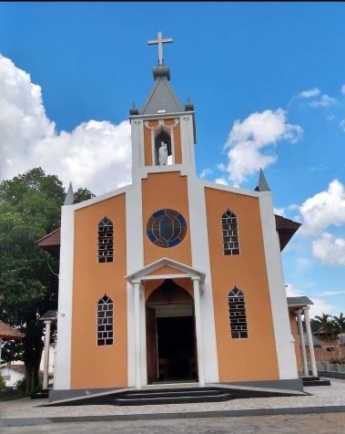 Paróquia São José de Uba-RJ Novos coroinhas recebem as bênçãos de suas vestes(vejam vídeos e&nbsp;fotos).