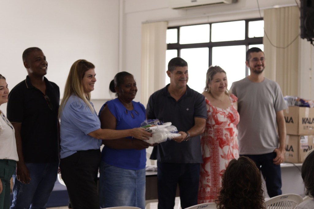 Itaperuna-RJ SEMED entrega EPIs para equipe de apoio das escolas da&nbsp;rede