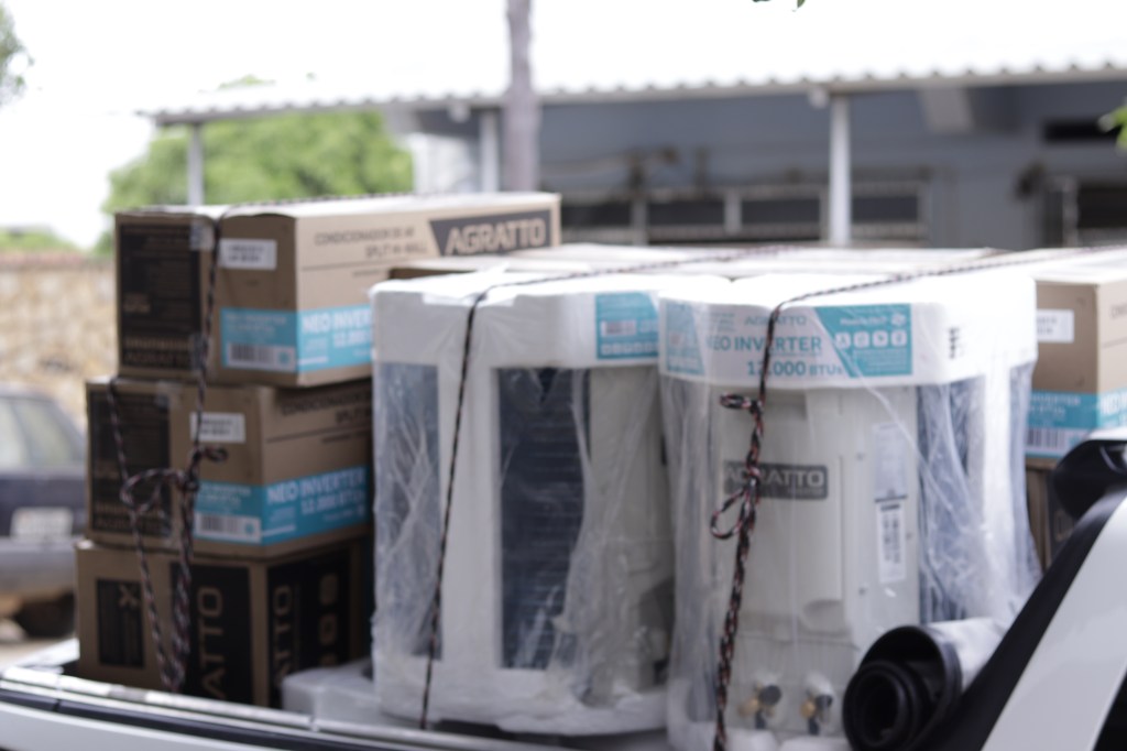 Itaperuna-RJ SEMED recebe novo lote de aparelhos de Ar condicionado para as escolas da rede&nbsp;municipal