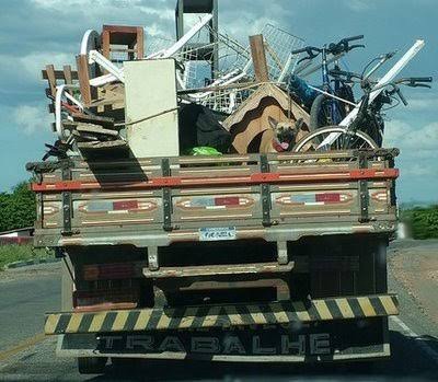 Queda de Carroceria de Caminhão de Mudança